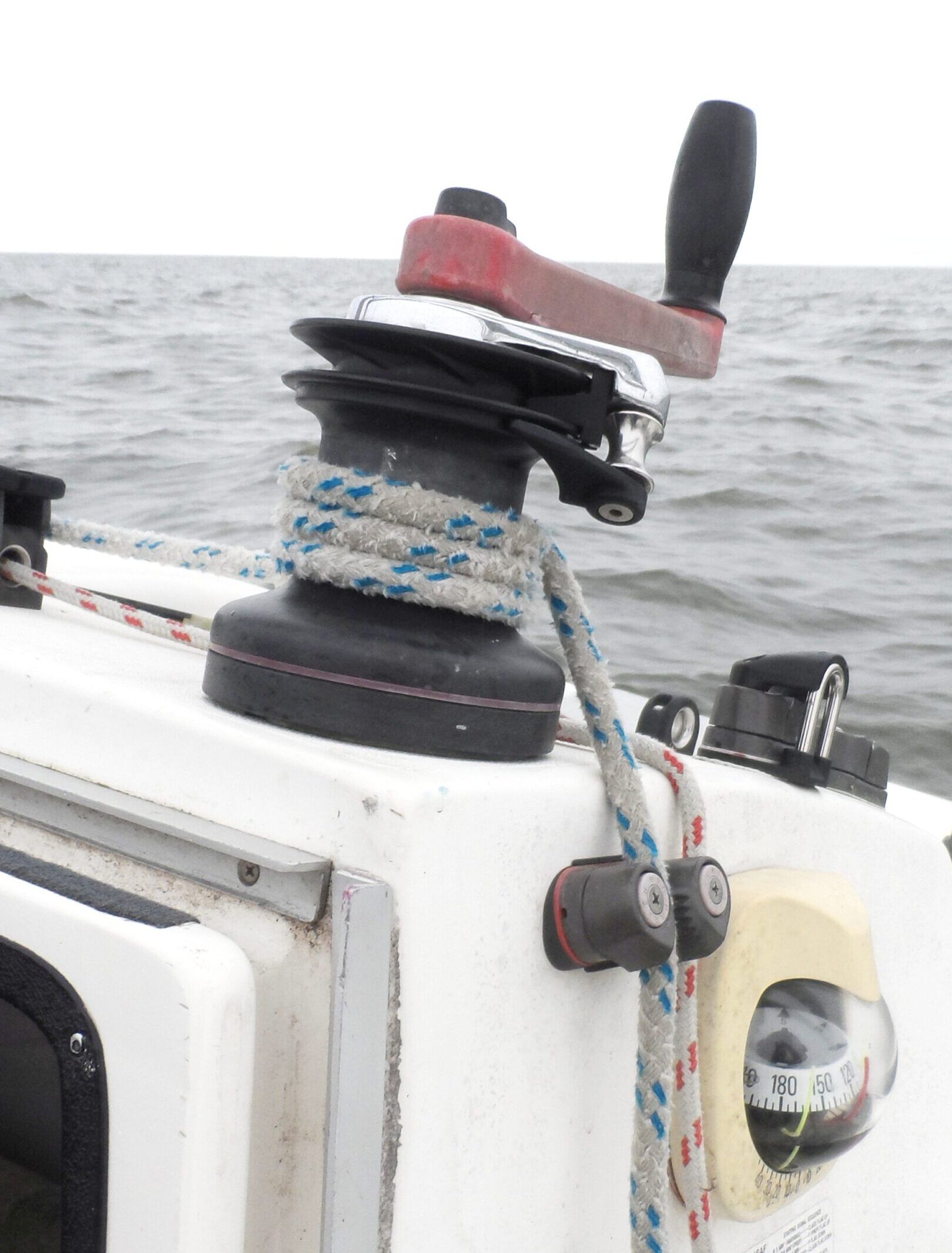 The rope exists about 4 in. above the deck with four turns. A nearby cleat would have a high entry angle. (Photo/ Drew Frye)