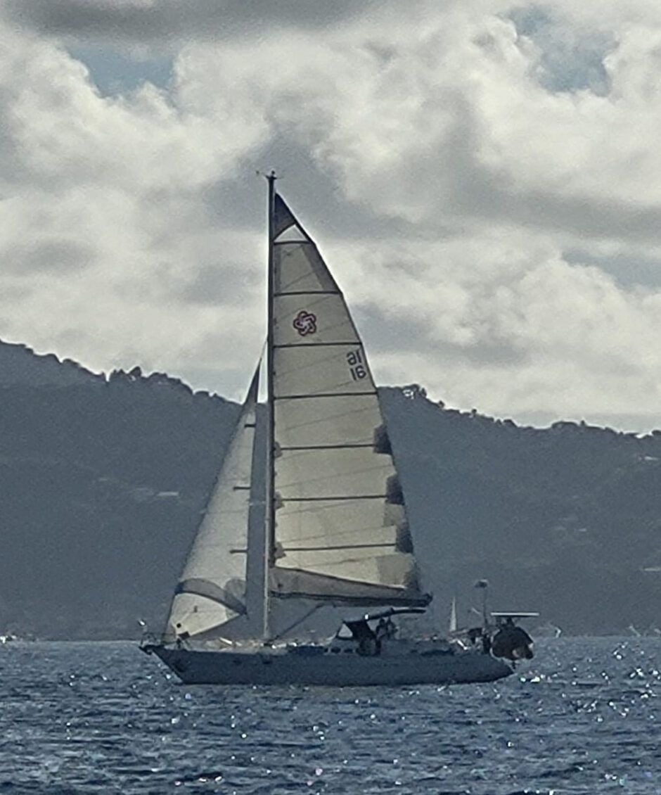 The mainsail's 465 sq. ft. area dwarfs the genoa in this configuration, confirming that the freestanding rig makes the main the primary driver—a characteristic that demands early reefing in fresh winds to preserve both rig integrity and balanced helm feel. (Photo/ Ray Ville)