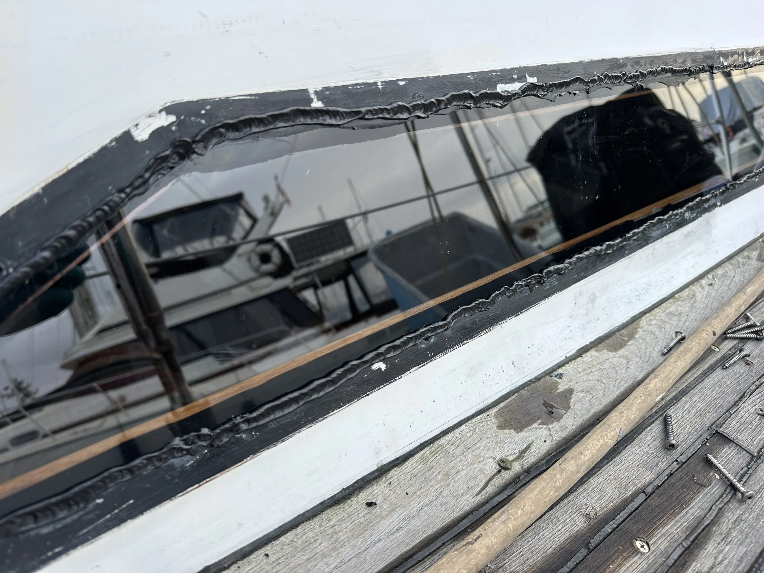 A bead of Sikaflex pressed into the gap between the window and cabin top, with enough applied to create a seal with the stainless steel frame.(Photo/ Bert Vermeer)