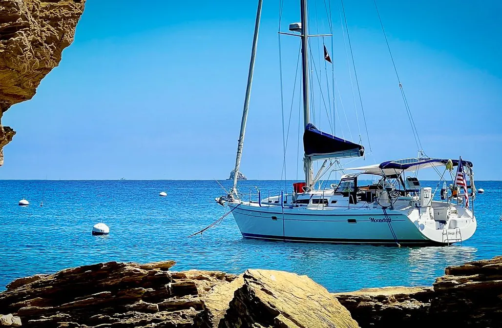 The Catalina's 5,000-lb. weight advantage delivers superior comfort in a seaway and an acclaimed aft-cabin island bed with access on both sides—likely reasons she consistently tops buyers' spreadsheets. (Image courtesy of YachtWorld.com)