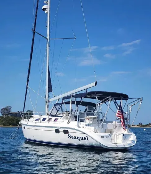 Comfortable and livable for weekend cruising and extended anchorages, the Hunter 386 excels as a floating vacation home—though her B&R rig without a backstay can frustrate sailors who demand maximum sail trim. Image courtesy of YachtWorld.com