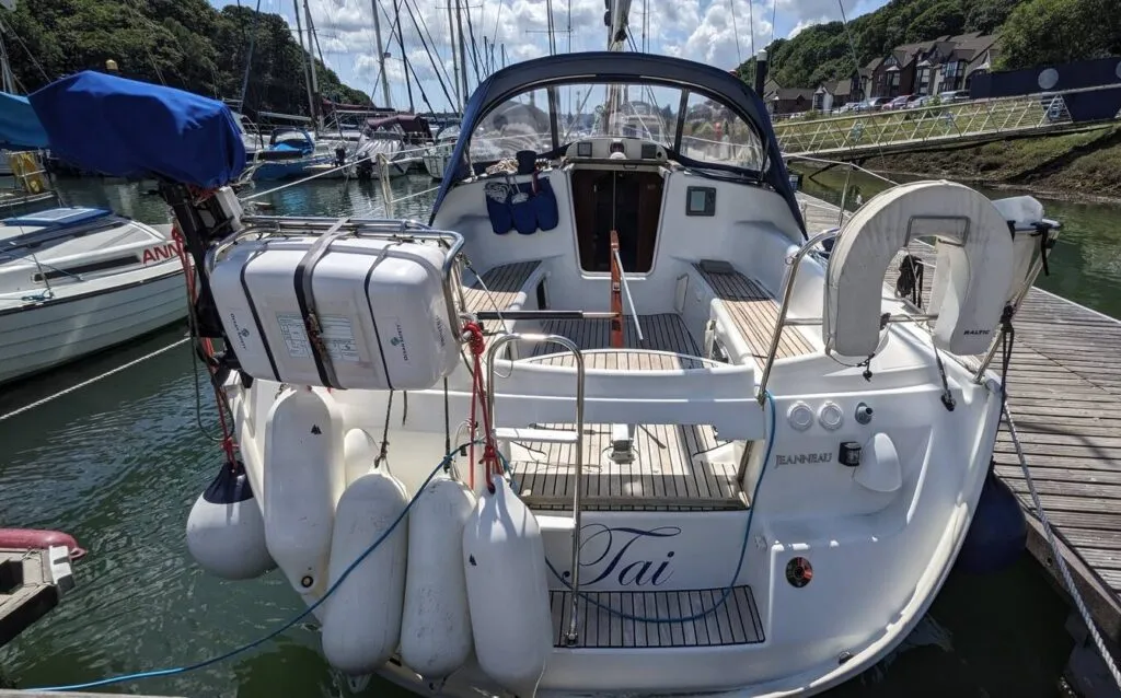 The generous cockpit of the Sun Odyssey 32 features nearly 7-ft. long seats with 15-in. backrests, a wide transom with a swim platform, and comfortable access to the helm position. Courtesy of Yachts.co