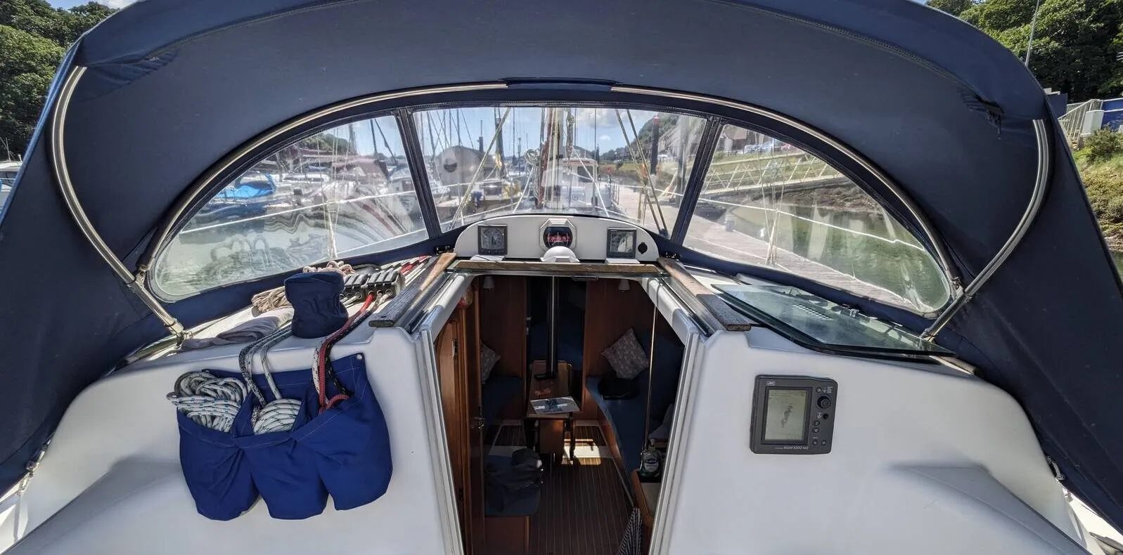 The SO's mainsheet is led from the middle of the boom to blocks on the coachroof, an arrangement that keeps the cockpit uncluttered but compromises fine mainsail tuning. Courtesy of Yachts.co