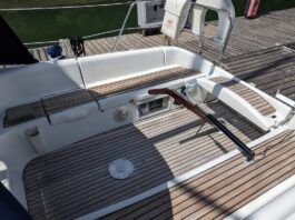 Jeanneau Sun Odyssey 32 Used Boat Review The Sun Odyssey 32's tiller steering is a notable feature for a 32-ft. cruising boat. It allows for easy movement forward and aft in the cockpit and the ability to lift the tiller completely out of the way when the boat is at rest. This opens the cockpit entirely—a trade-off for the loss of a central pedestal that would otherwise house instruments and controls. Courtesy of Yachts.co