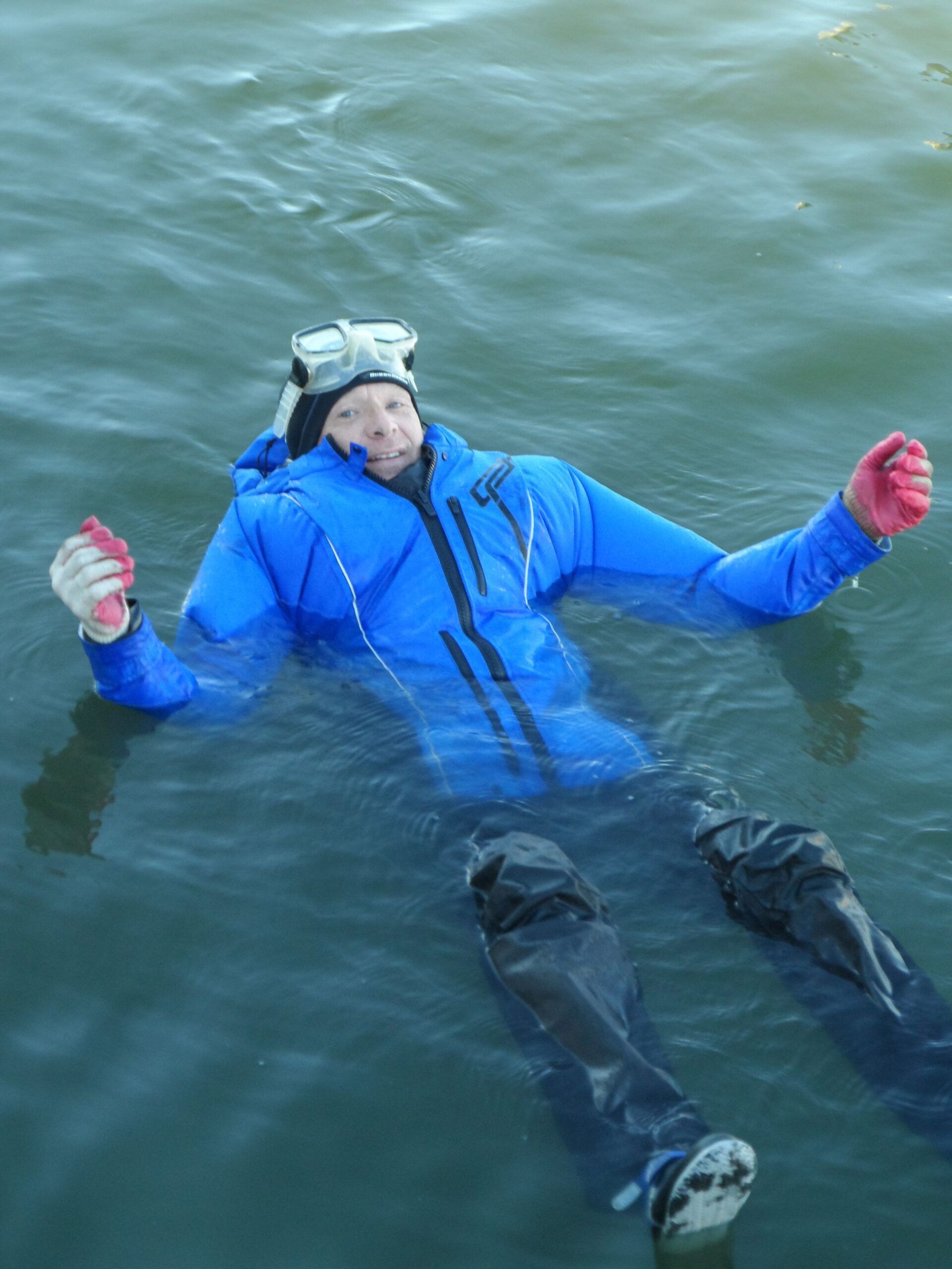 High and dry. Without a PFD my shoulders are nearly clear of the water. The PFD is only needed for righting. (Photo/ Drew Frye)