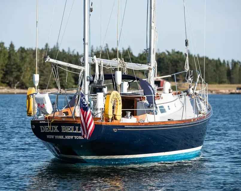Deux Belles, a 1971 Bermuda 40 Custom built during the first decade of the design's production, exemplifies Hinckley's commitment to hand-fitted wooden interiors and custom stainless steel castings crafted in-house. Courtesy of YachtWorld.com
