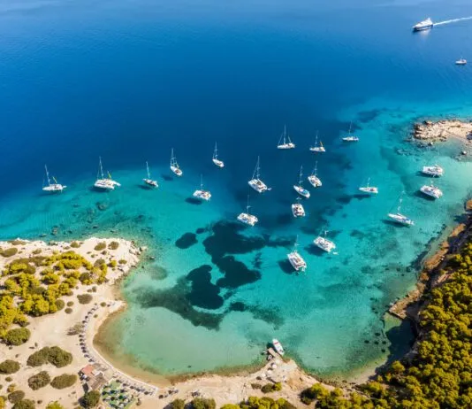 Anchoring in Crowded Harbors