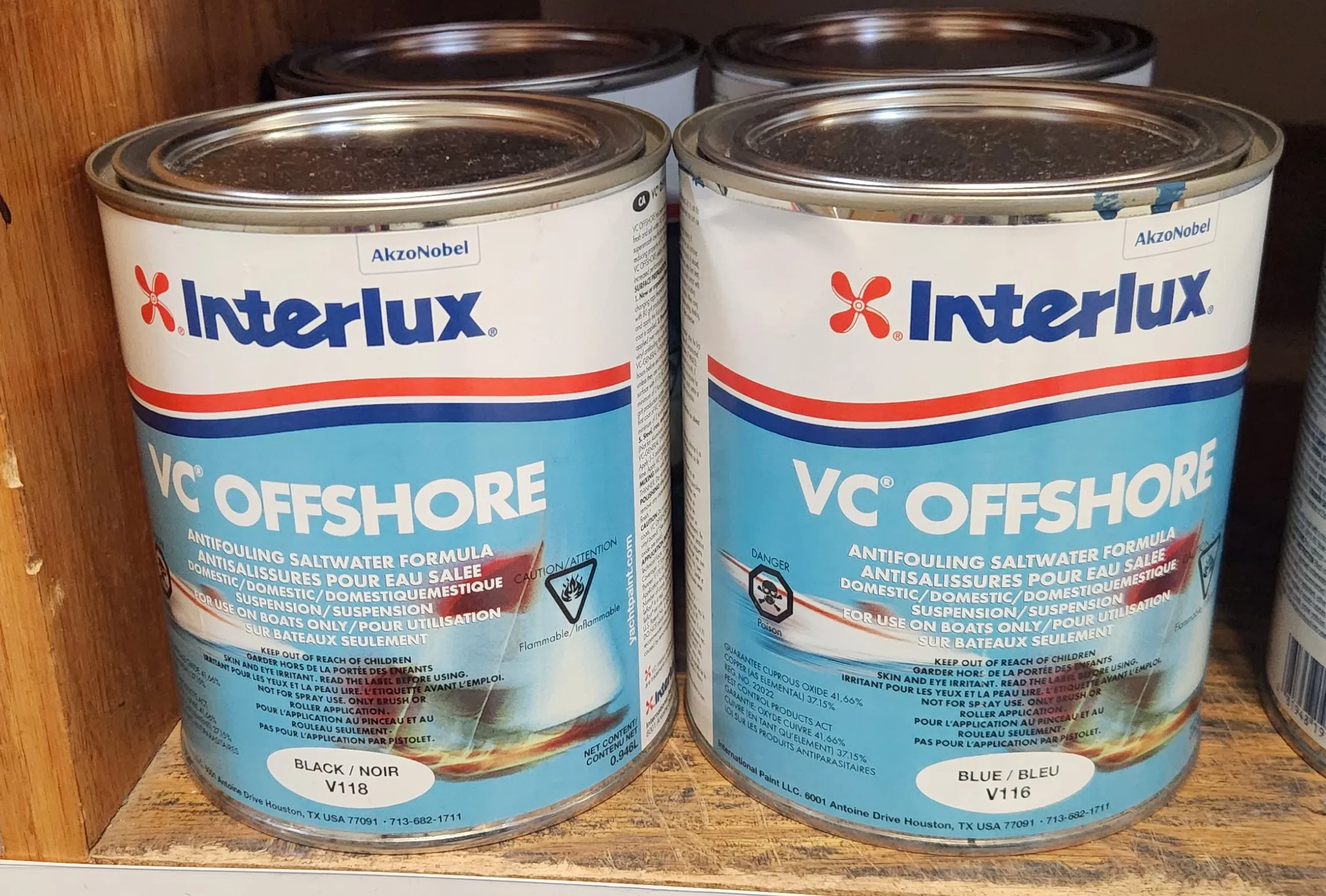 Interlux VC17 OFFSHORE is now available in quarts in black (V118) and blue (V116). Some sailors mix the two colors together to create a cobalt-blue finish. (Photo/ Marc Robic)