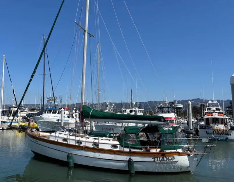 Tilligo's aluminum spars, teak cap rail and substantial bulwarks are hallmarks of the later Union 36 production run.(Photo courtesy of YachtWorld.com)