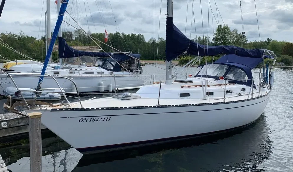 The slotted aluminum toe rail is more reminiscent of Tartan's racing boats than a high-quality cruiser-racer. There's an absolute minimum of exterior wood—just handrails and companionway trim. (Photo courtesy of YachtWorld.com)