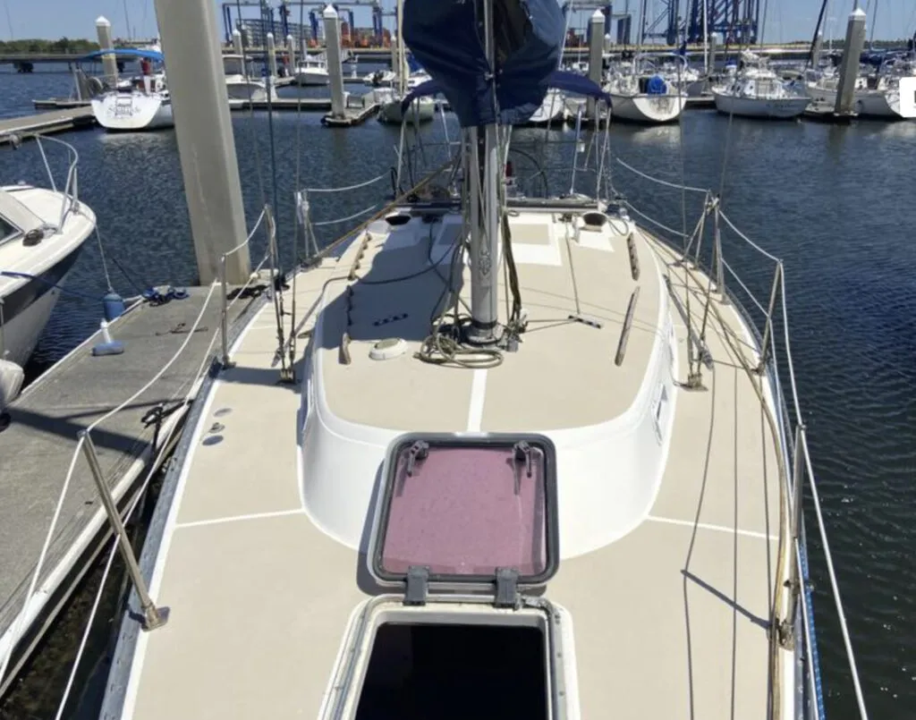 Wide side decks and inboard shrouds make it easy to work the foredeck when setting or dousing headsails. The two-tone deck keeps glare in check and gives some visual relief to an otherwise plain-vanilla exterior. (Photo courtesy of YachtWorld.com)