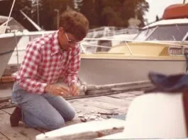 The author repairing a broken rudder on his Balboa 20. (Photo/ Bert Vermeer)