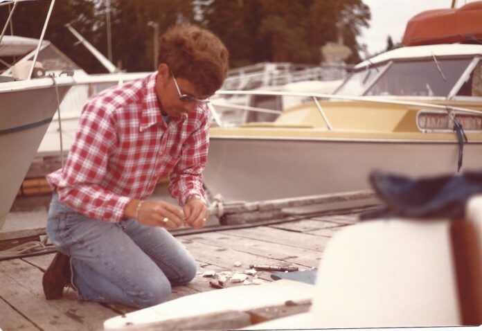 The author repairing a broken rudder on his Balboa 20. (Photo/ Bert Vermeer)